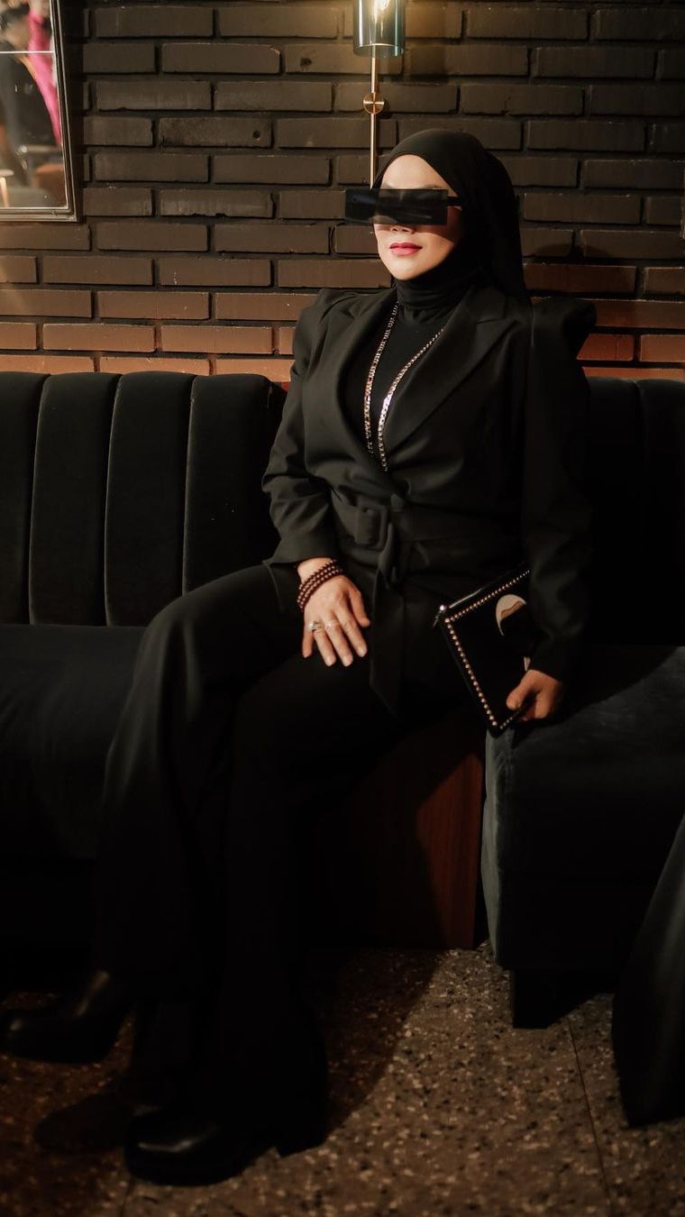 Gayanya yang selal stylish dan keren membuat banyak orang yang mangaguminya.