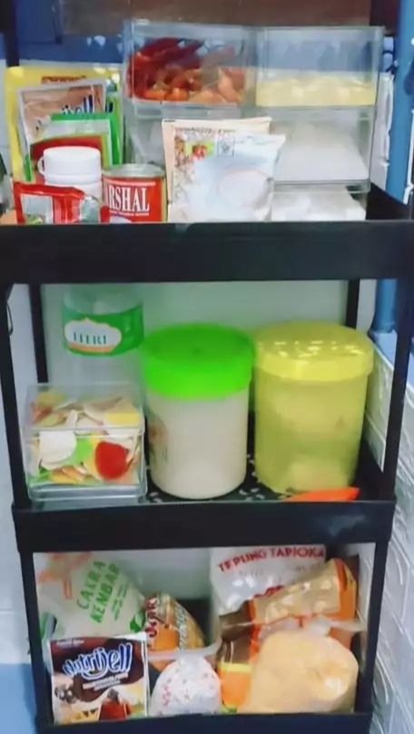 Nah, itulah tadi transformasi dapur kumuh disulap jadi estetik.