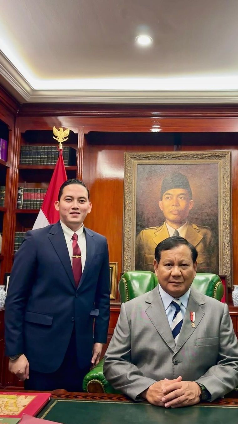 10 Pesona Ganteng Rizky Irmansyah, Ajudan Prabowo Subianto yang