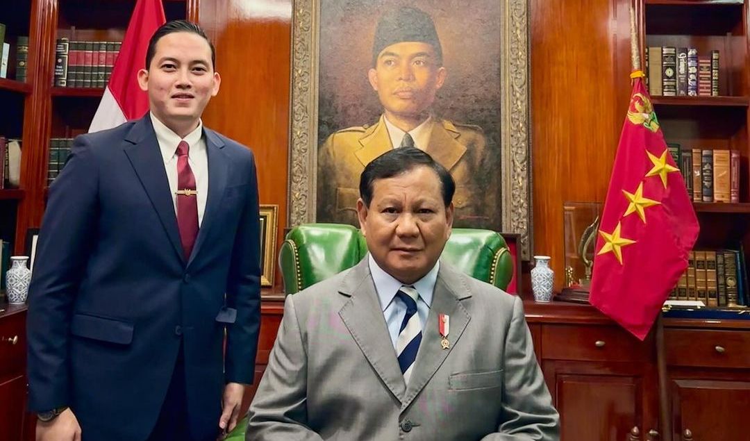 10 Pesona Ganteng Rizky Irmansyah, Ajudan Prabowo Subianto yang