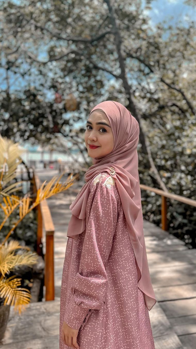 Pulang dari Thailand, Wajah Ria Ricis Terlihat Berbeda dan Dituding Oplas