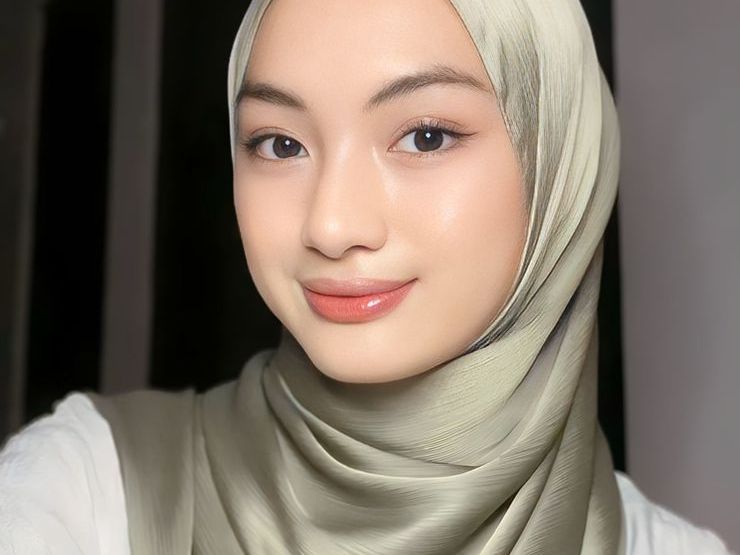 Tampil Chic Daily Dengan Pashmina Silk Textured, Intip Tutorialnya