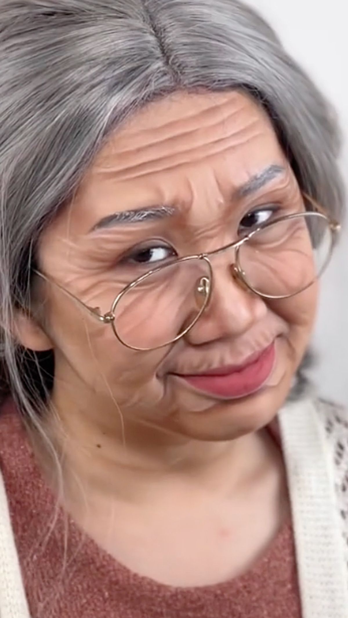 TikToker Sulap Wajah jadi Nenek-nenek, Warganet 'Aku Kira Filter'