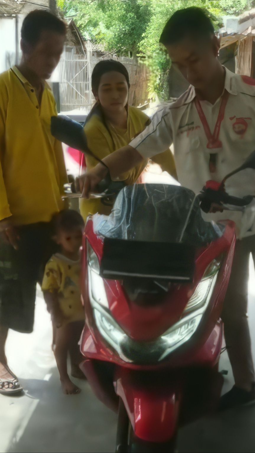 Ingat Emak-Emak Nangis Kejer Gegara Minta Surat Motor Baru Atas Namanya Ditolak Suami? Kini Bisa Tersenyum Lebar, Sampai Mandi Kembang