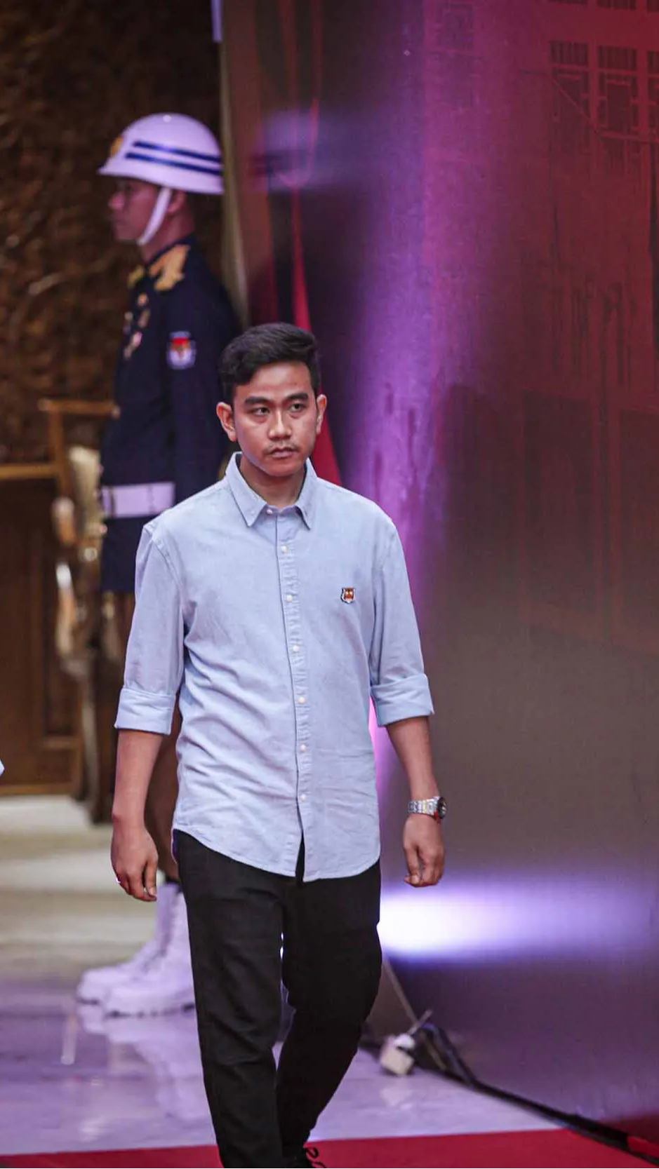 Jam Tangan Gibran Saat Debat Capres Jadi Sorotan, Harganya Capai Rp1,5 Miliar