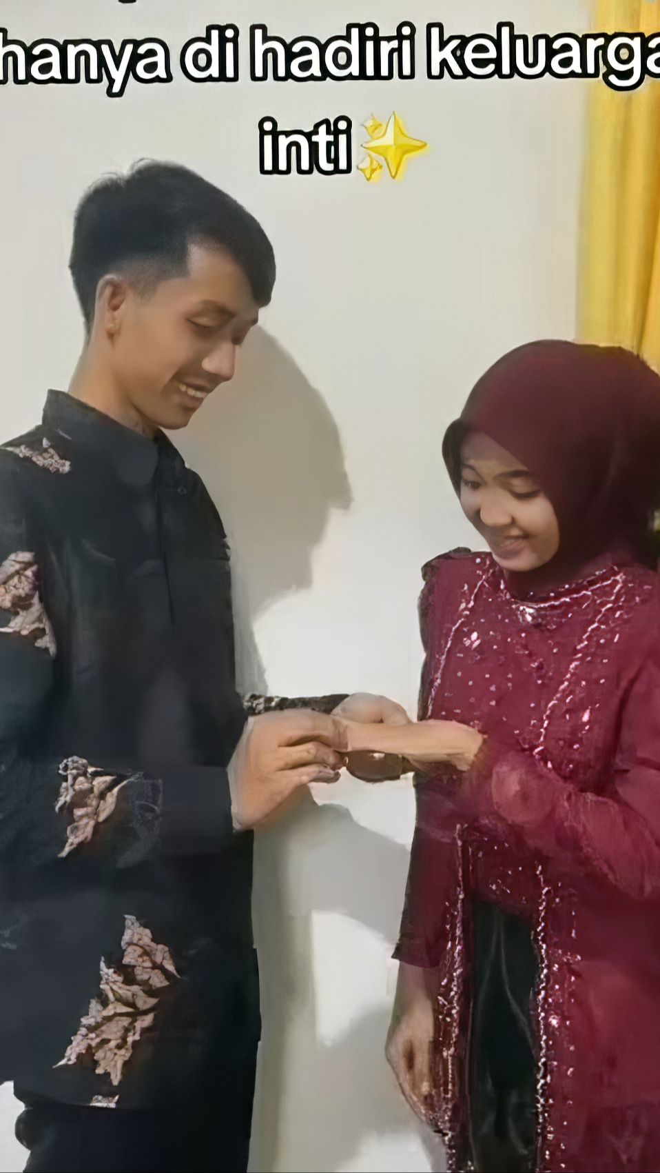 Viral Acara Lamaran Sederhana, Tanpa MUA dan Dekorasi Mewah tapi Bikin Baper