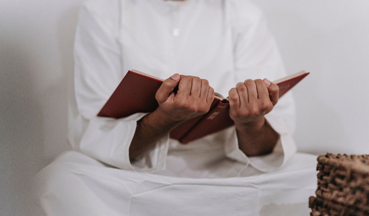 Hadis Menutup Aurat bagi Muslimah