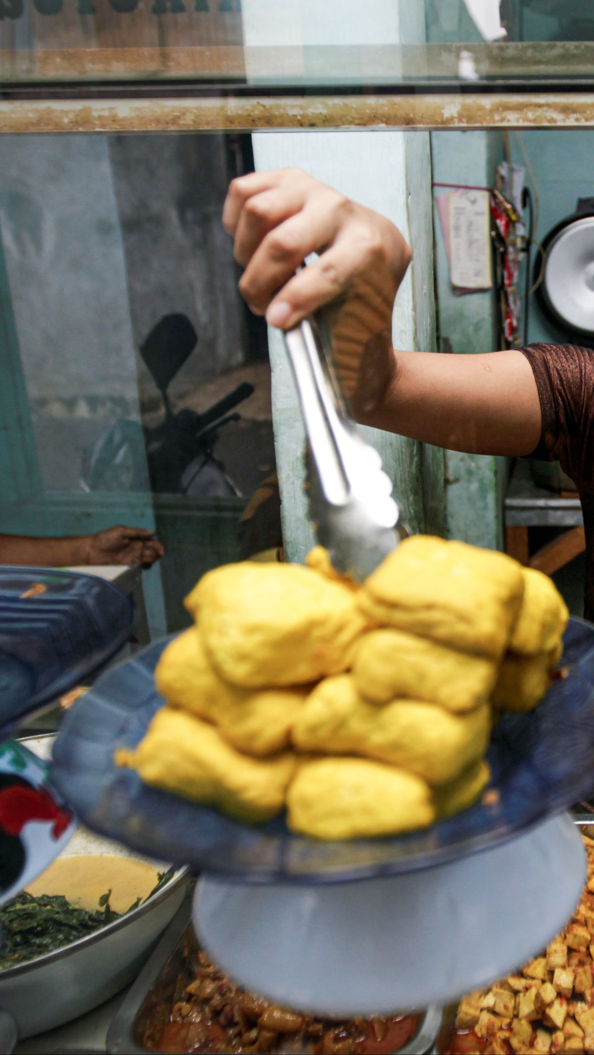 Cerita Wanita Sarjana Hukum Kerja di Warung Makan, Cerita Susah Dapat Kerja Respons Pasangan Bikin Geram