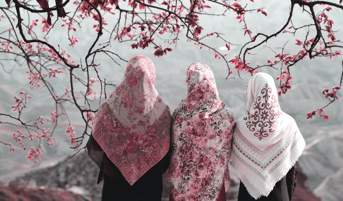 Gunakan Pakaian Sesuai Syariat Islam
