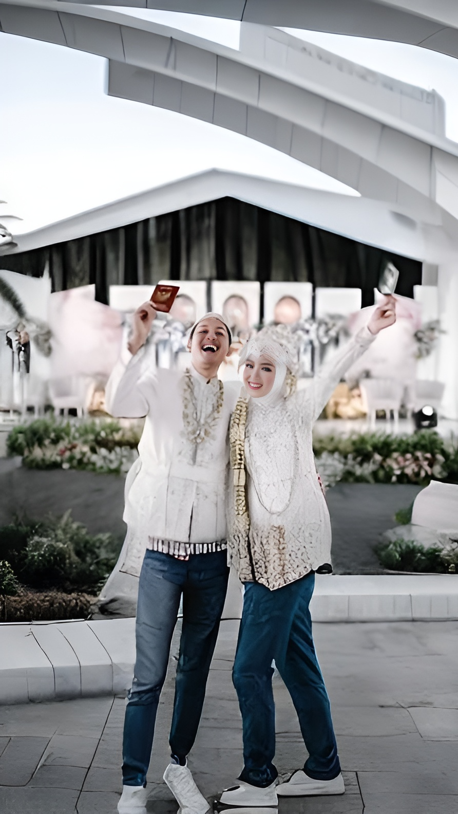 Gegara Terlalu Percaya AI Saat Edit Foto Pernikahan, Jadinya Bikin Ngakak: Atas Kebaya Bawah Rok Mini