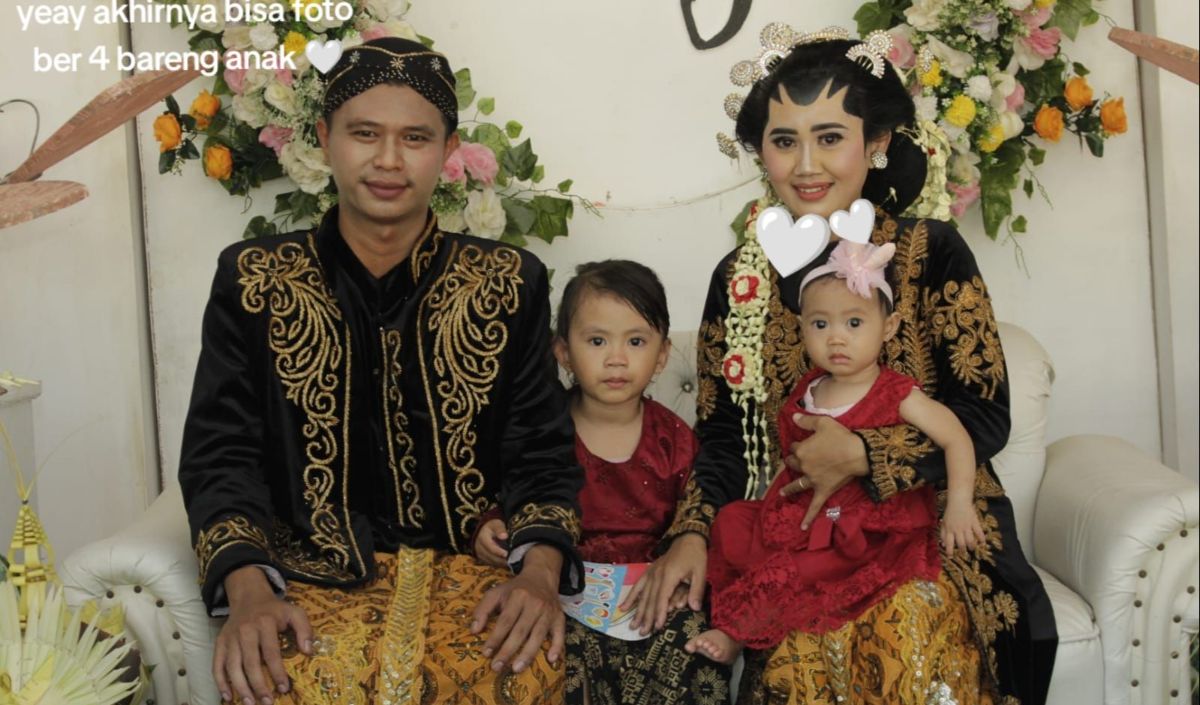 Foto keluarga versi nikahan
