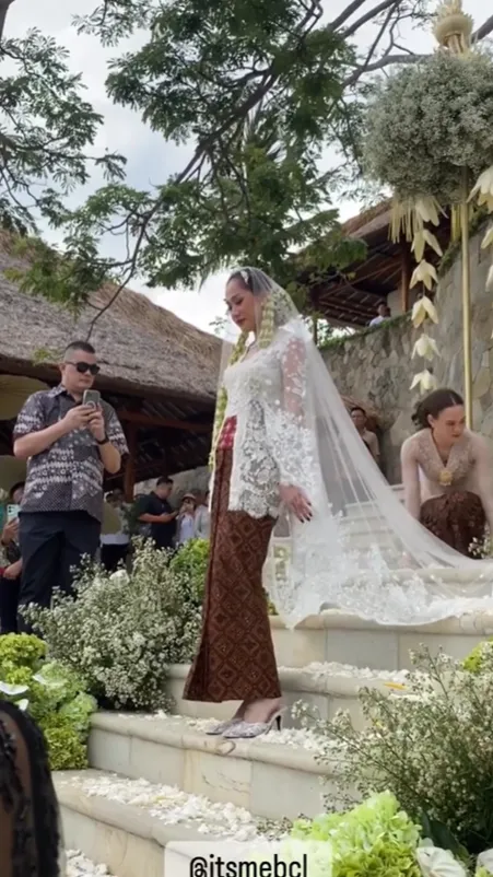Potret Bunga Citra Lestari Tampil Memesona di Hari Pernikahan