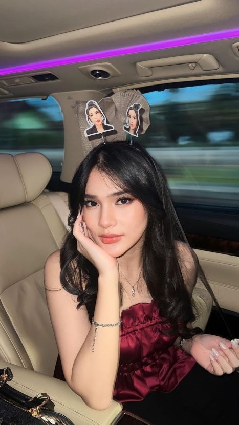 Davinapernah mengantar Asnawi ke bandara sebelum bertolak ke Korsel.