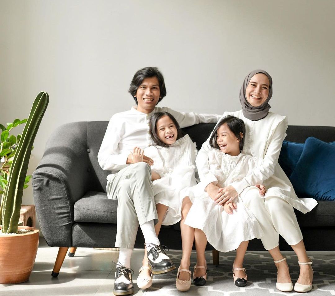 The Real Family Man! Intip 8 Potret Keseruan Tria, Vokalis The ...