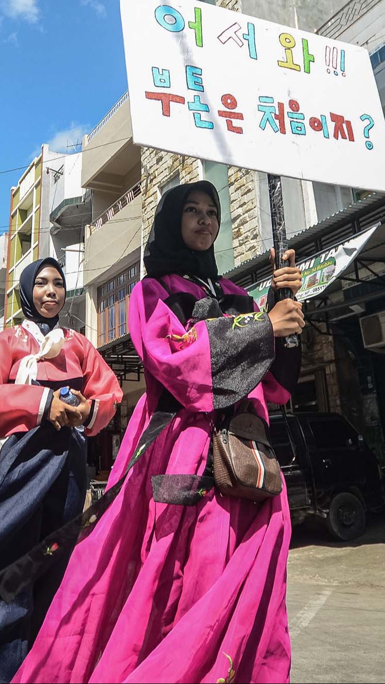 FOTO: Kisah Masyarakat Baubau Sulawesi Tenggara Pakai Aksara Korea untuk Pertahankan Bahasa Cia-Cia