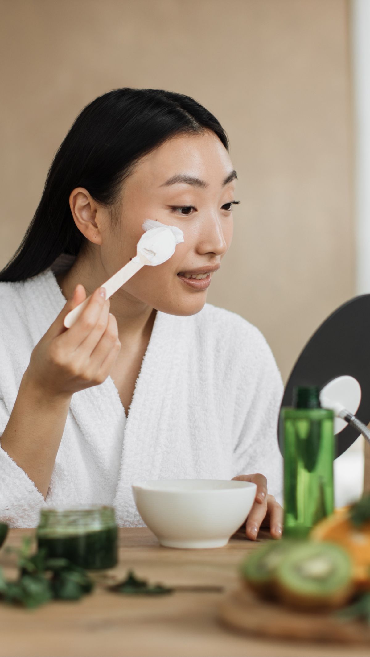 Tunda Munculnya Kerutan Bawah Mata dengan 5 Masker Alami Buatan Sendiri