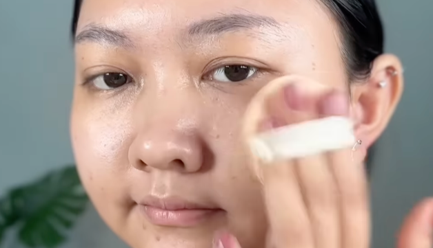 3. Pakai Cushion dan Bedak
