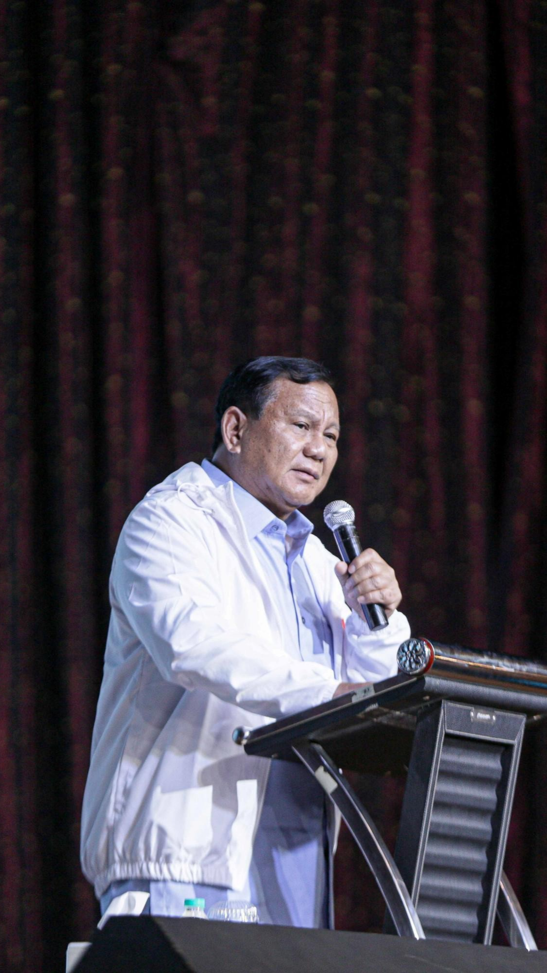 Viral Momen Prabowo Tarik Jaket Bahlil Lahadila di Debat Cawapres, Jadi Sorotan