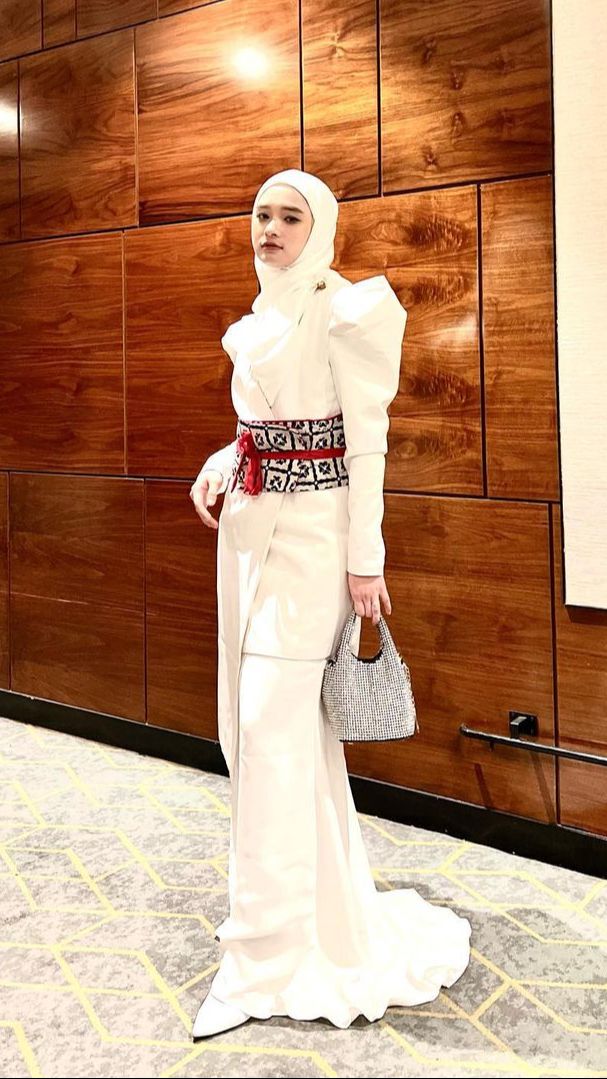 Look 2: Dress Bodyfit