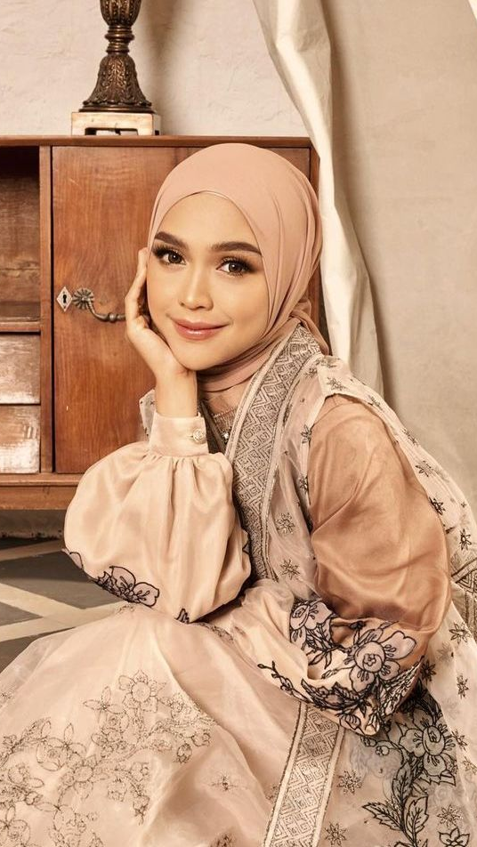 Rumah Tangga Ria Ricis Dikabarkan Bermasalah, Begini Pengakuan Oki Setiana Dewi
