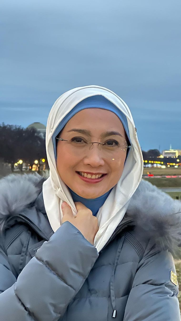 PotretDesy Ratnasari 'Menolak Tua' di Usia Setengah Abad