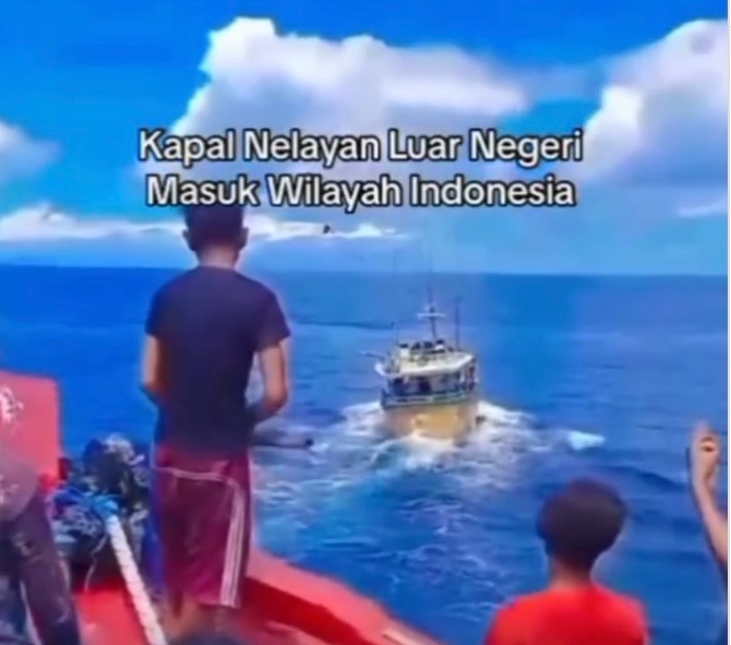 Viral Momen Nelayan Indonesia Diduga Usir Kapal Asing Begini