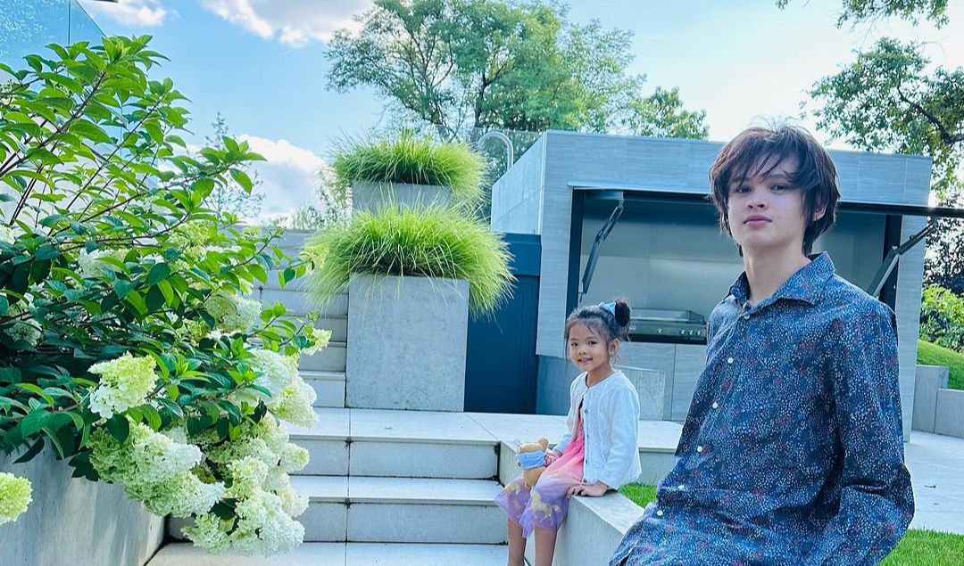 Dua anak kompak