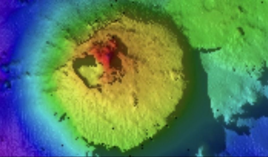 Gunung bawah laut raksasa