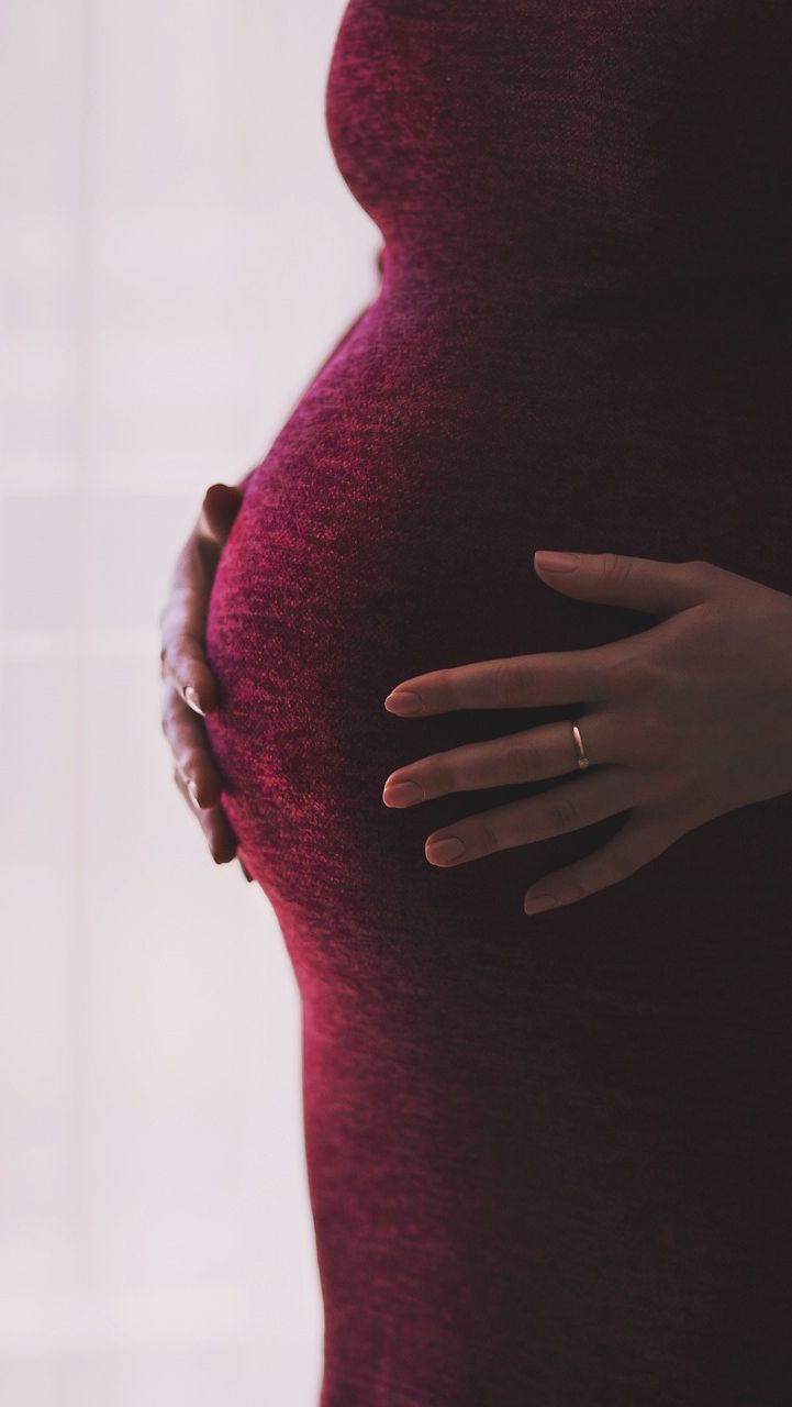 Wanita dengan 2 Rahim Lahirkan Bayi Kembar 2 Hari Berturut-Turut