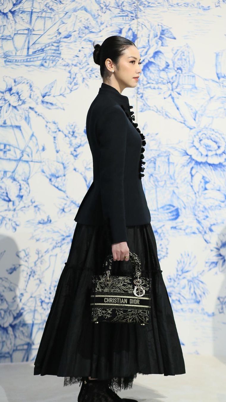 Look 2: Outfit Pola A-Line ala Velove Vexia