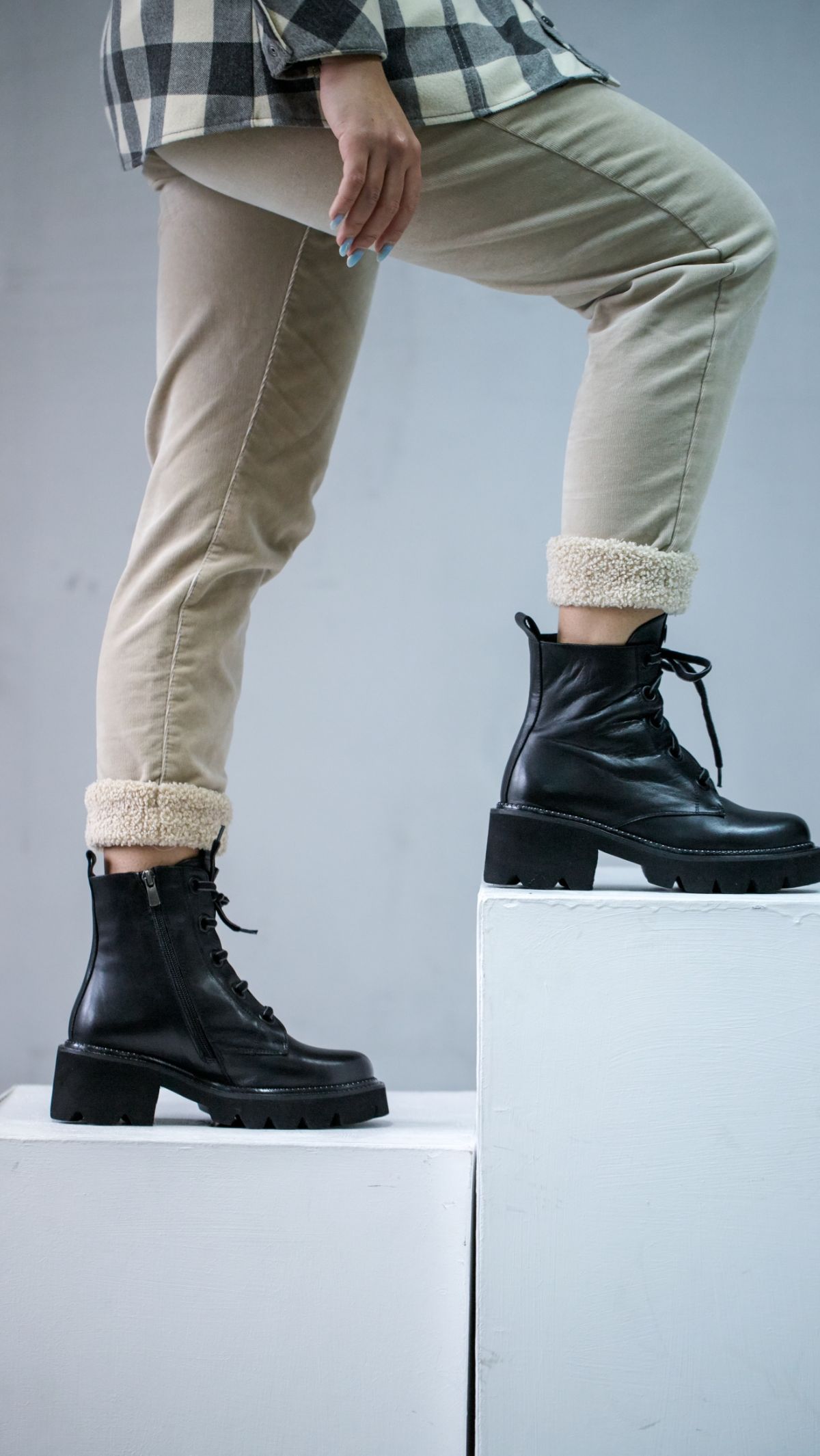 Intip Mix and Match Chunky Boots dengan Kombinasi Outfit yang Pas