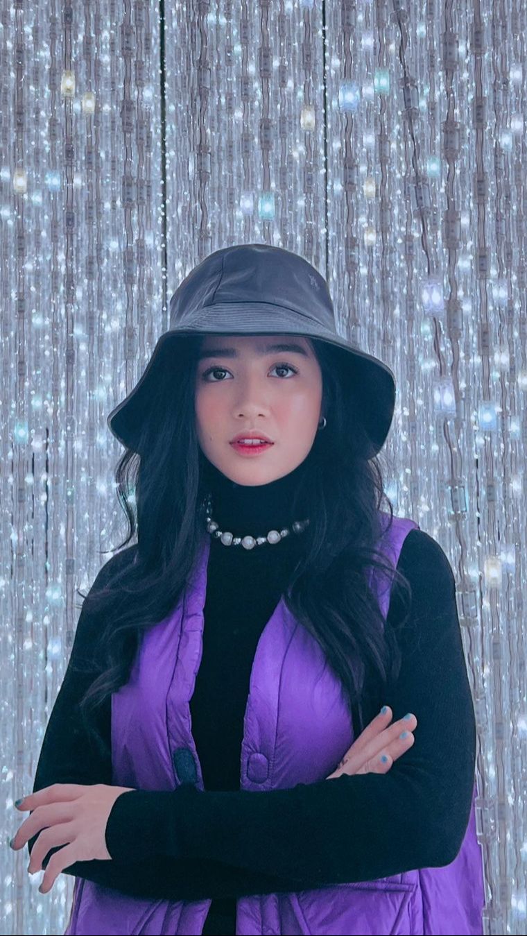 7 Potret Cantik Febby Rastanty Liburan ke Eropa, Penampilan Jadi Sorotan