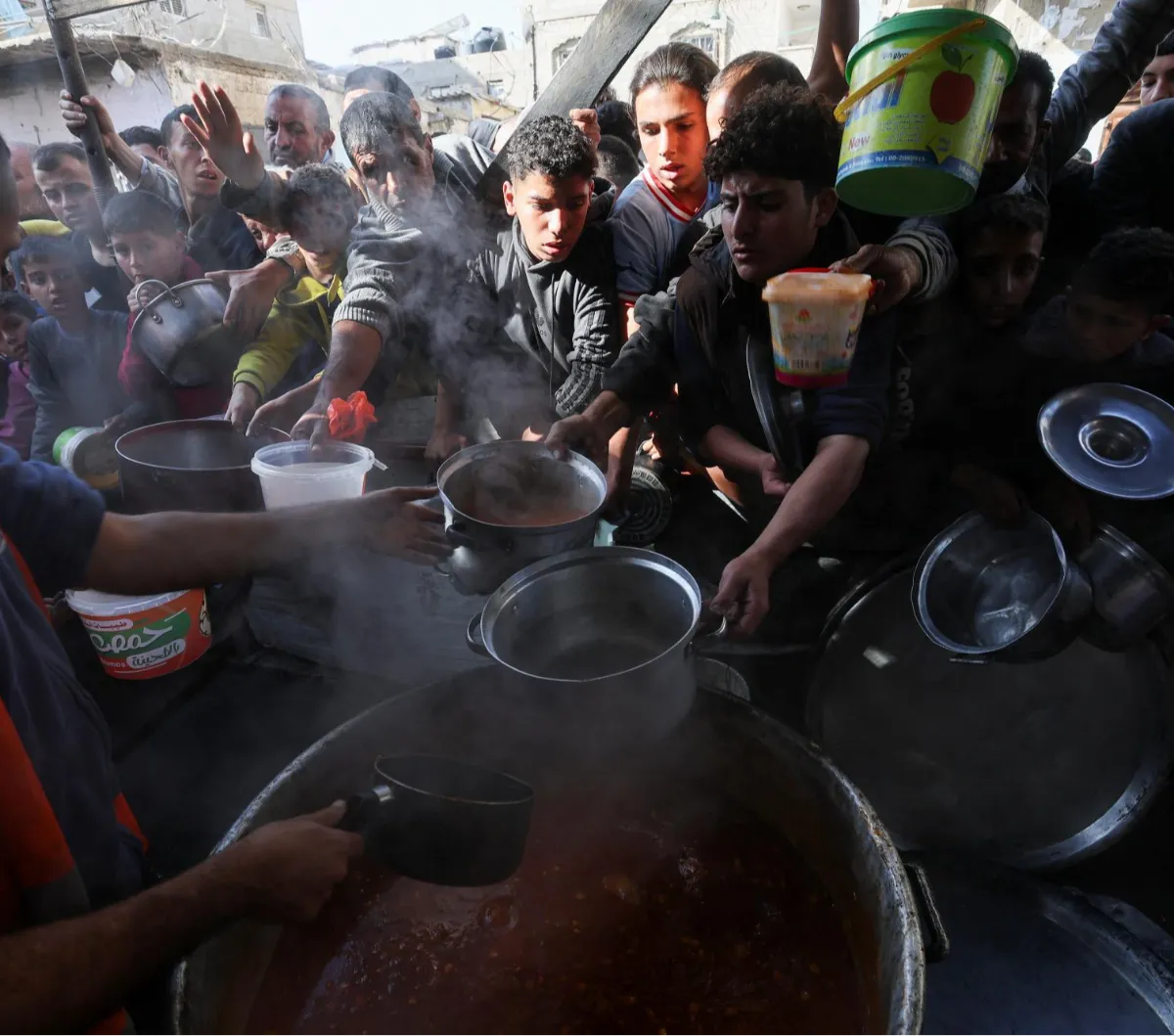 FOTO: Meratapi Warga Palestina Di Kamp Pengungsi Rafah Yang Semakin ...