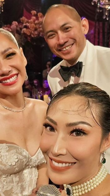 Ayu Dewi bertugas menjadi MC yang membuat acara jadi lebih meriah.