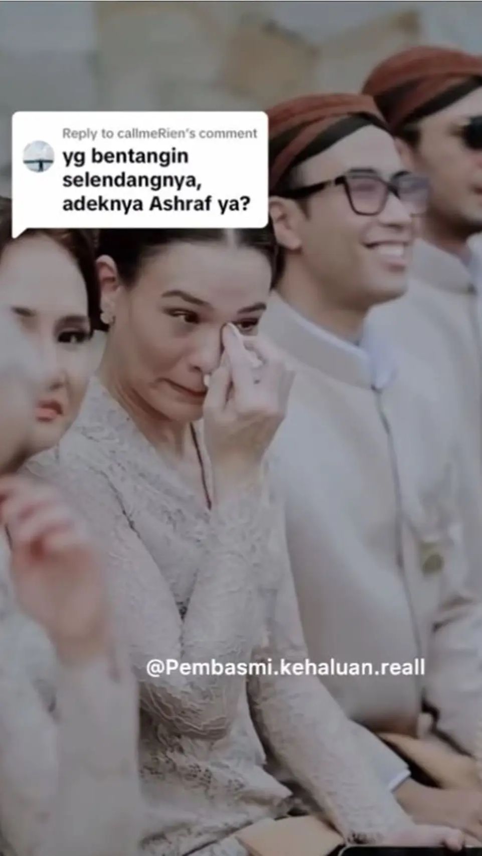 Aishah Sinclair kepergok menangis haru saat melihat BCL dipinang oleh Tiko Aryawardhana.