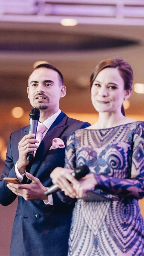 Pemilik nama lengkap Aishah Jennifer Mohamed Sinclair ini lahir pada 27 October 1980, artinya ia tiga tahun lebih tua dari BCL.