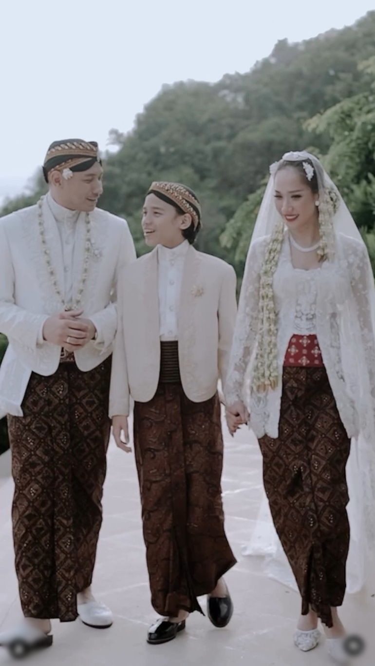 Tak main-main, Tiko Aryawardhana mempersunting BCL dengan maskawin fantastis yaitu 212 gram logam mulia.