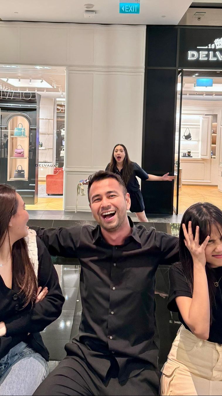 Seakan menepis kabar permusuhan, Fuji dan Aaliyah pun tak segan membalas candaan Raffi Ahmad.