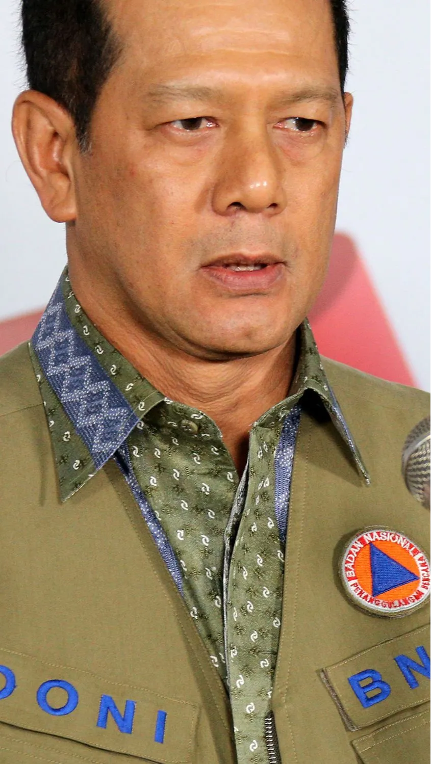Jenazah Mantan Kepala BNPB Doni Monardo Dimakamkan di TMP Kalibata