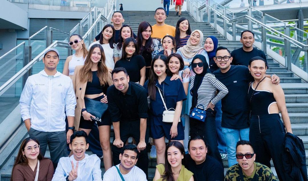 Liburan ke Singapura bareng rekan artis
