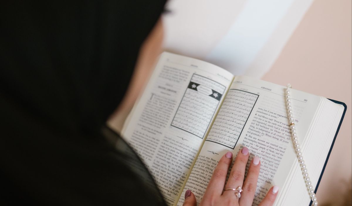 3.Membaca Al-Quran dan Artinya