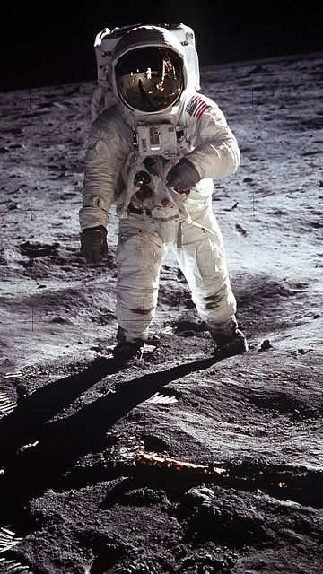 AI Ungkap bahwa Pendaratan NASA di Bulan adalah Penipuan