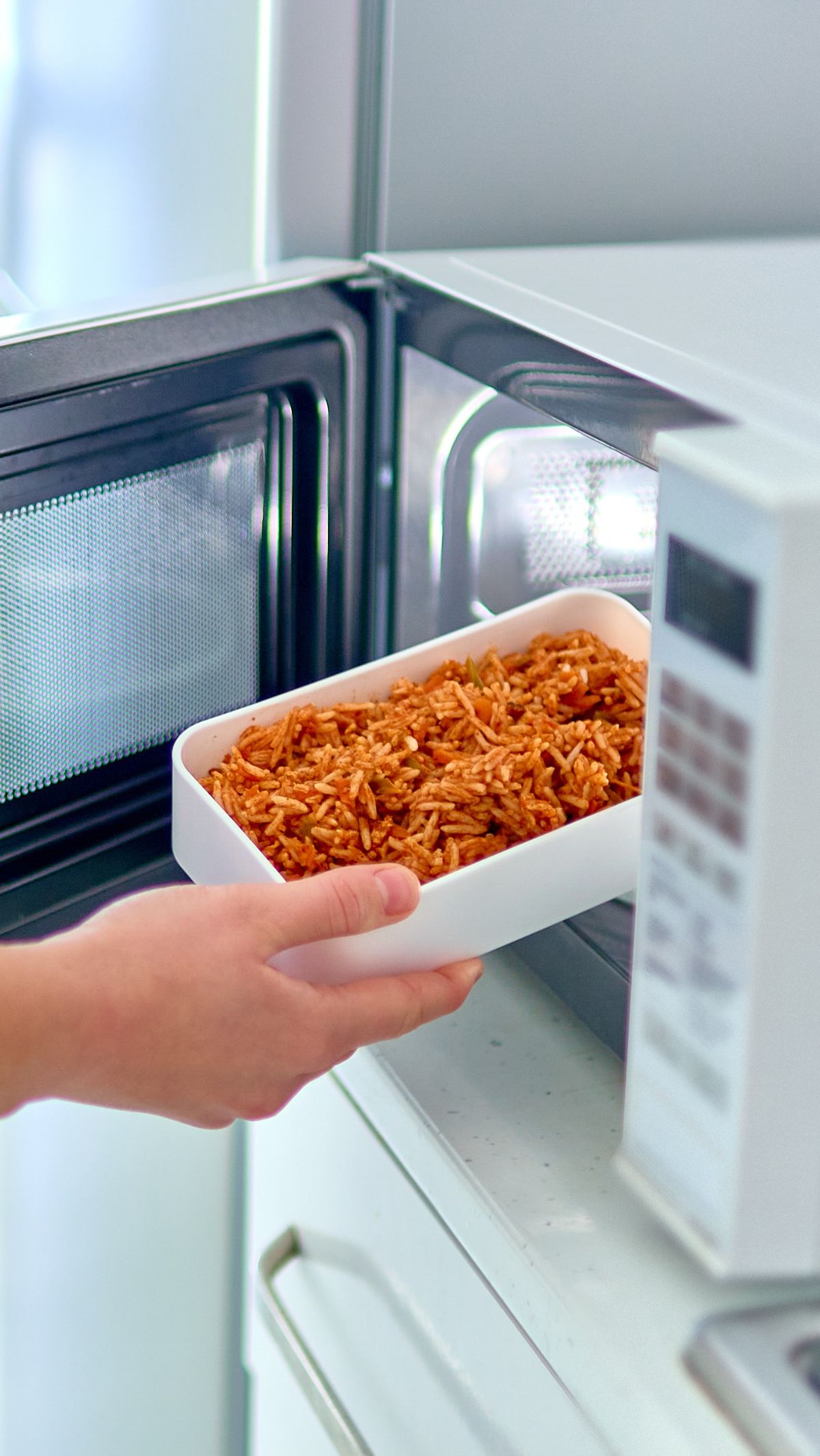 Benarkah Microwave Bisa Sebabkan Kanker? Yuk Cari Tahu