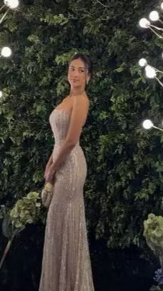 Begitu pula dengan Anya Geraldine, ia diperbincangan lantaran tampil seksi dan glamor saat hadiri pernikahan Chelsea Islan.
