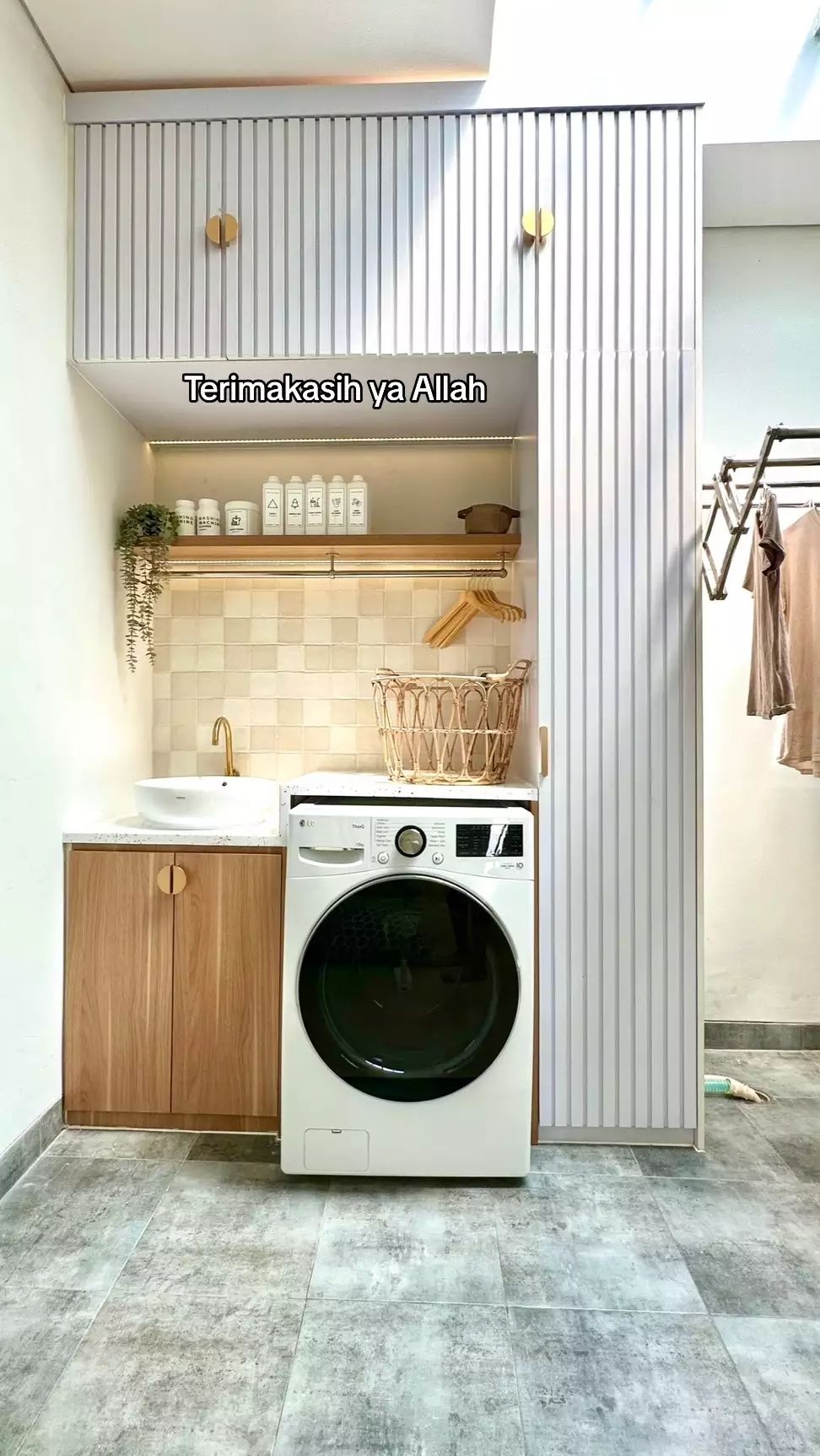 Bahkan, rumah ini dilengkapi ruangan loundry yang estetik abis.