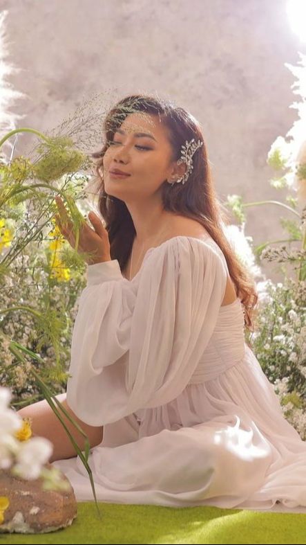 Inge Anugerah digugat cerai oleh Ari Wibowo dan resmi menjadi seorang janda pada 13 September 2023 kemarin.