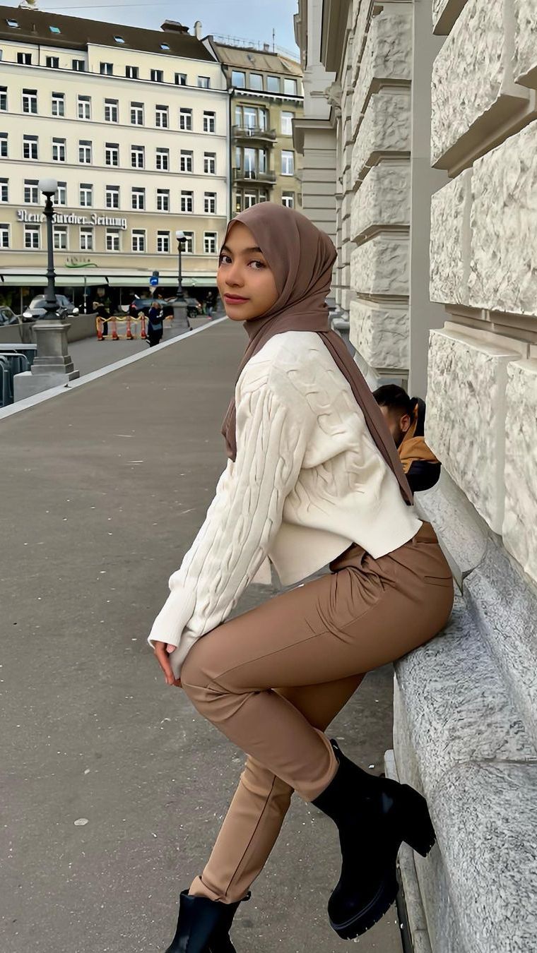 Oklin Fia dengan tegas membantah isu yang menyebutkan dirinya sebagai orang ketiga dalam hubungan Ria Ricis dan Tengku Ryan.