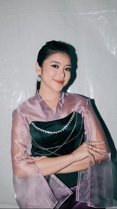 Nah, itulah sederet gaya Tiara Andini yang dikritik netizen.