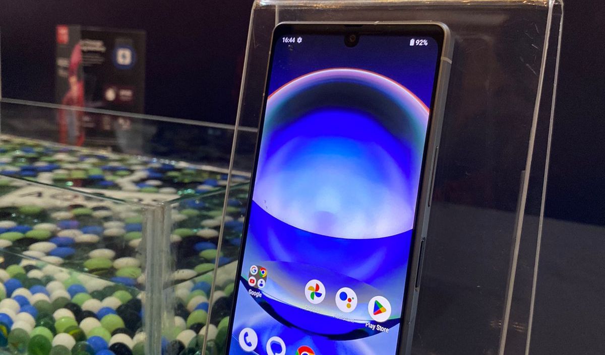 Layar Pro IGZO OLEd