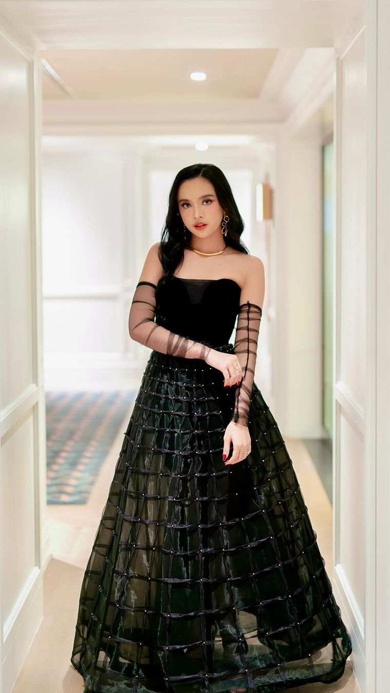 Lyodra Tampil Beda dengan Style Gothic di Atas Panggung, Dramatis! 